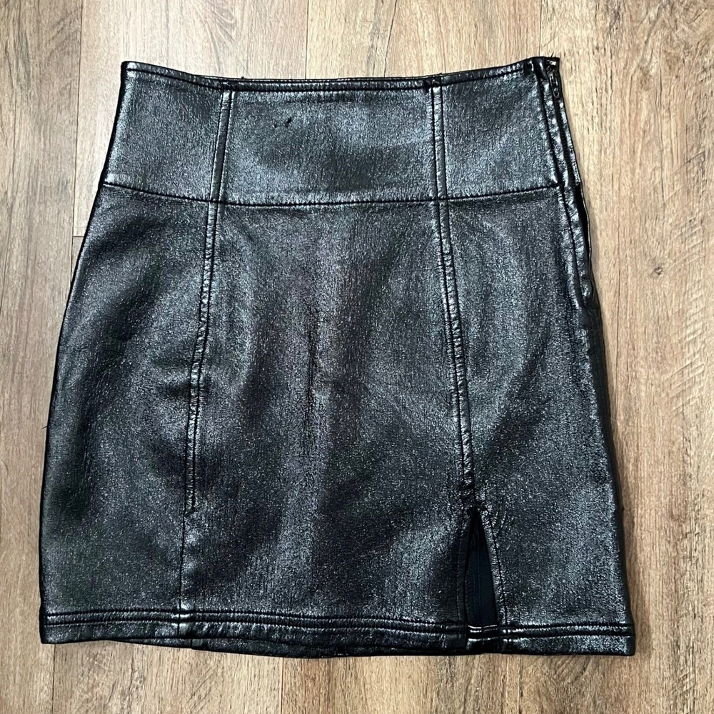 Free People Holding Onto A Dream Black Shiny‎ Coated Mini Skirt Size 4